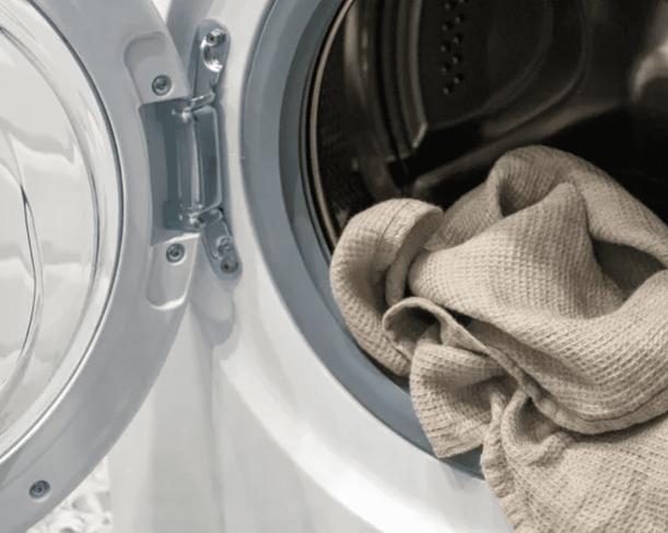 Чем сушить одежду: сушильная машина или сушильный шкаф?